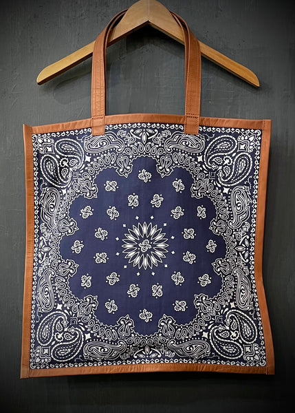 RTH vintageバンダナトートバッグ RTH SIMPLE TOTE - CLASSIC BANDANA - NAVY W/ COGNAC LEATHER TRIM