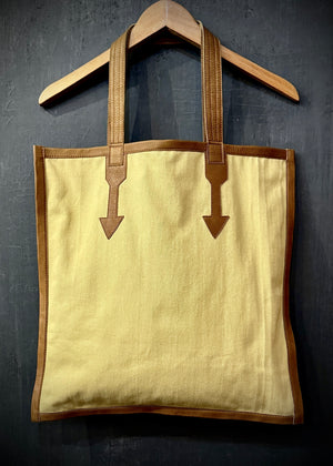 (*)B-RTH LTD SIMPLE TOTE W/ARROWS - KHAKI WHEAT w/ BARK TRIM