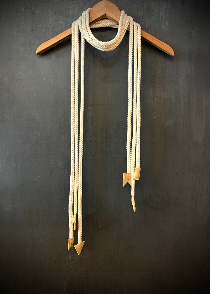 RTH ROPE BELT ARROW - NATURAL W/PEANUT LEATHER TIPS